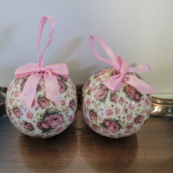 Vintage Victorian Style Paper Mache Christmas Ball Ornament, set of 2 - Picture 3 of 5